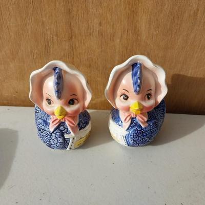 VINTAGE SALT & PEPPER SHAKERS