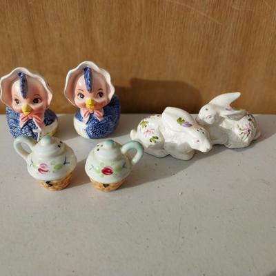 VINTAGE SALT & PEPPER SHAKERS