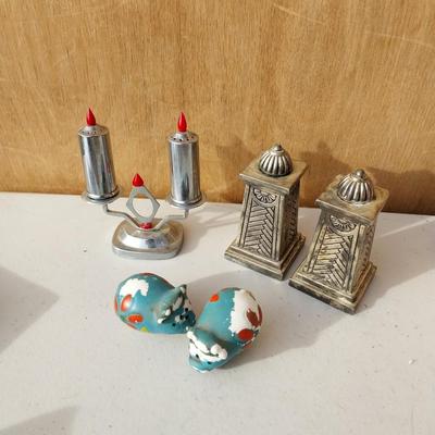 THREE SETS VINTAGE SALT & PEPPER SHAKERS
