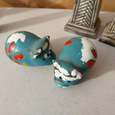 THREE SETS VINTAGE SALT & PEPPER SHAKERS