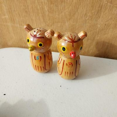 VINTAGE SALT & PEPPER SHAKERS