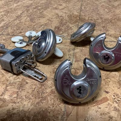 5 locks lot