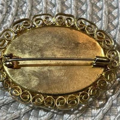 Vintage OVAL Glass Micro-mosaic Gold-tone Pin/Brooch Made in Italy VG Preowned Condition.
