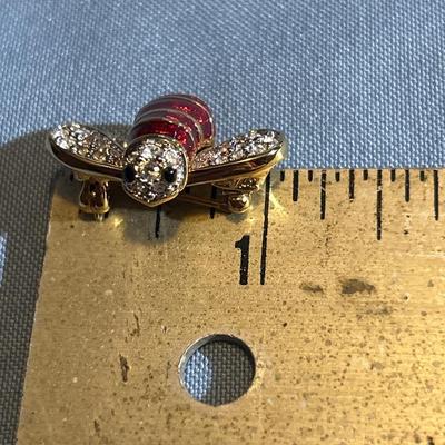 VINTAGE SWAROVSKI CRYSTAL BEAUTIFUL BUMBLE BEE PIN EXCELLENT CONDITION!