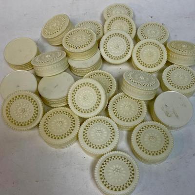 25 Plastic lidded trinket boxes for crafters
