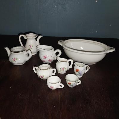 MINITURE PORCELAIN TEASET PIECES