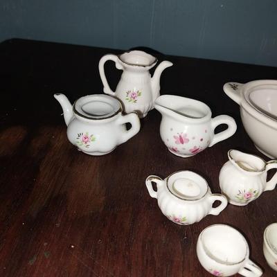 MINITURE PORCELAIN TEASET PIECES