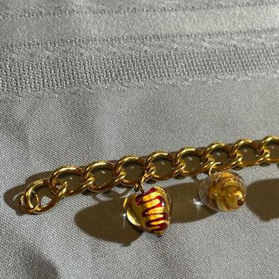 Vintage Jewelry Bracelet Gold Tone CHUNKY Chain Art Glass Heart Dangle B