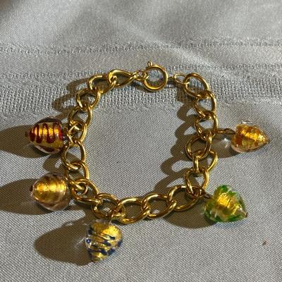 Vintage Jewelry Bracelet Gold Tone CHUNKY Chain Art Glass Heart Dangle B