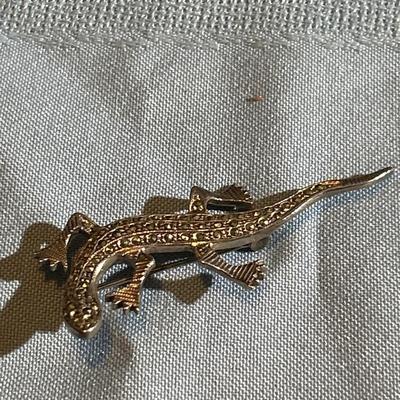 Sterling silver gecko / salamander pin brooch with Marcasite stones
