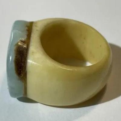 Vintage Scarce Asian Bone Shank & Jadeite Top Fashion Ring Size 6 in Good Preowned Condition.