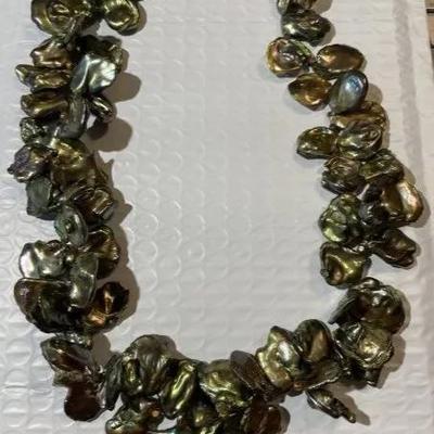 Vintage Chunky Abalone 18" Necklace in VG Preowned Condition.