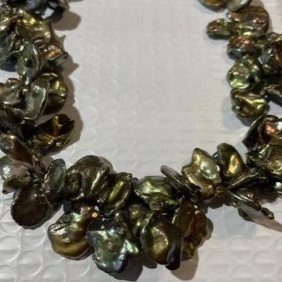 Vintage Chunky Abalone 18" Necklace in VG Preowned Condition.