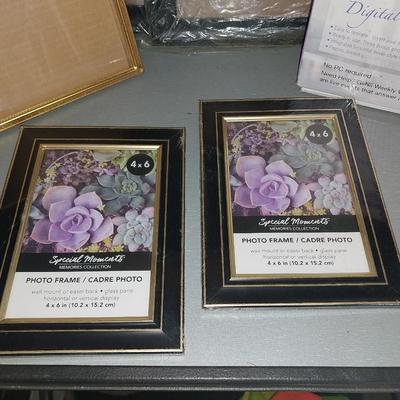 NEW PHOTO FRAMES INCLUDES DIGITAL LIGHTED FRAME