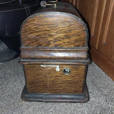 UNIQUE VINTAGE WOODEN SEWING BOX WITH HANDLE