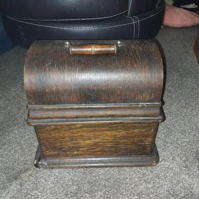 UNIQUE VINTAGE WOODEN SEWING BOX WITH HANDLE