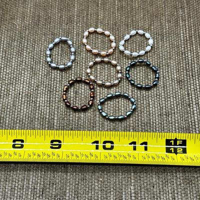 LOT 18 - Honora Pearl Stretch Rings Collection of 7