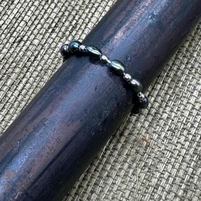 LOT 18 - Honora Pearl Stretch Rings Collection of 7