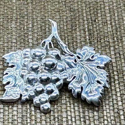 LOT 19 - Sterling Silver Grape Leaf Design Brooch