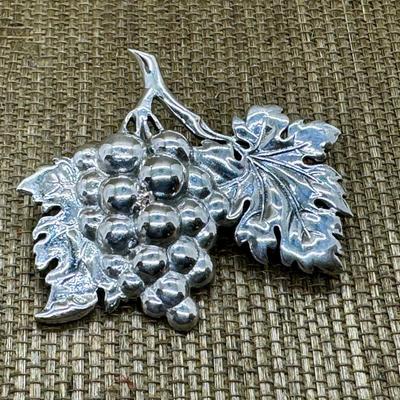 LOT 19 - Sterling Silver Grape Leaf Design Brooch