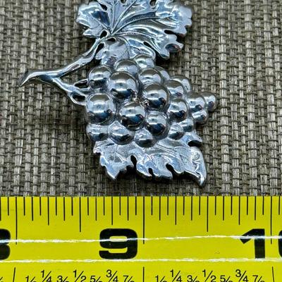 LOT 19 - Sterling Silver Grape Leaf Design Brooch