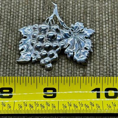 LOT 19 - Sterling Silver Grape Leaf Design Brooch