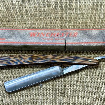 LOT 21 - Winchester Vintage Straight Razor No 8533 w/ Box