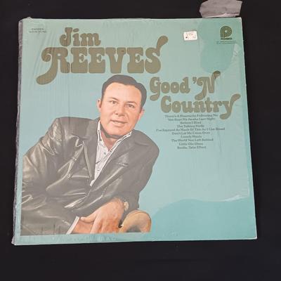 Jim Reeves - Vinyl Record Albums LP Record - Distant Drums - Good n' Country & More