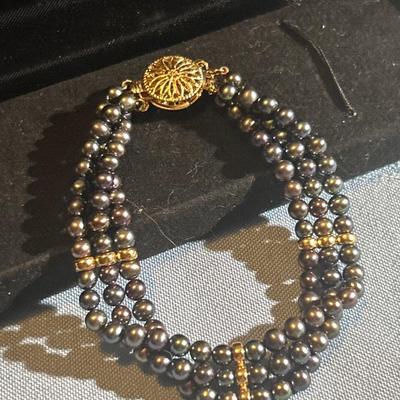 14K Yellow Gold Iridescent Pearl Bracelet Triple Strand w/Fancy Clasp Excellent