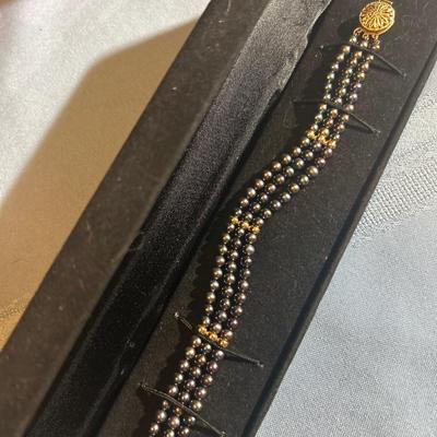 14K Yellow Gold Iridescent Pearl Bracelet Triple Strand w/Fancy Clasp Excellent