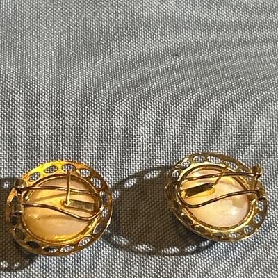 Vintage Round MabÃ© Pearl Earrings 14K Yellow Gold