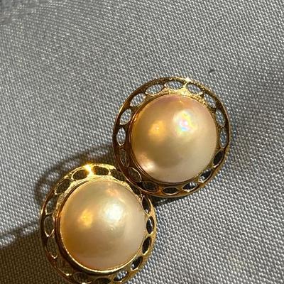 Vintage Round MabÃ© Pearl Earrings 14K Yellow Gold