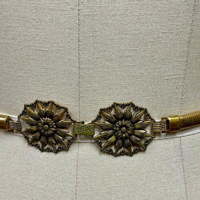 Vintage Gold Band with Medallion Stretch Belt women's size 8-10 M