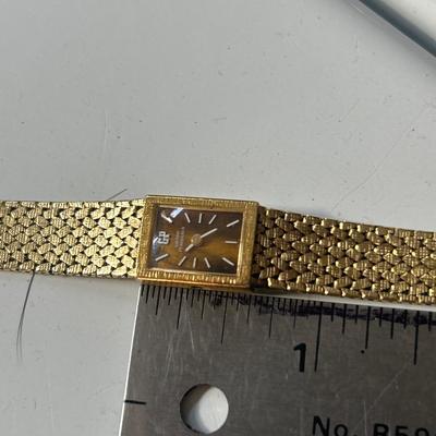 18K YELLOW GOLD GIRARD PERREGAUX WOMENâ€S WATCH - 26 grams of 18k - Parts or repair movement.
