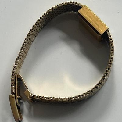 18K YELLOW GOLD GIRARD PERREGAUX WOMENâ€S WATCH - 26 grams of 18k - Parts or repair movement.