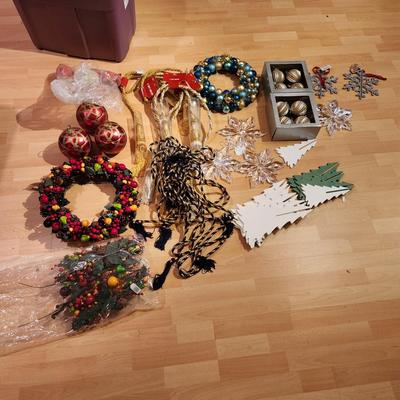 Large Tote of Christmas Decorations Wreaths ornaments Rope see pics