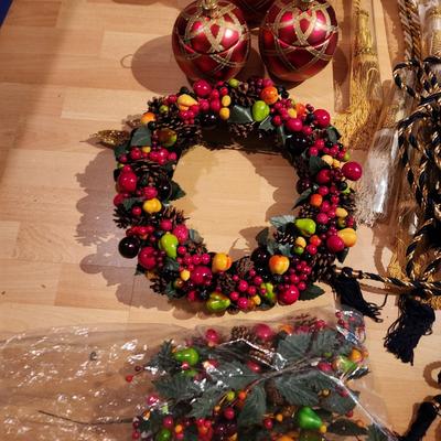 Large Tote of Christmas Decorations Wreaths ornaments Rope see pics