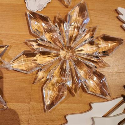 Large Tote of Christmas Decorations Wreaths ornaments Rope see pics