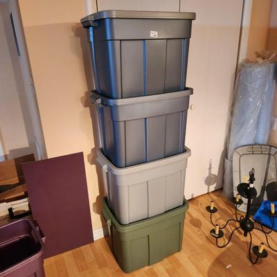 Lot of 4 Rubbermaid Roughneck Totes with lids