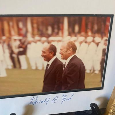 Gerald Ford / Pat Nixon Autographs