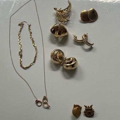 14k Gold Jewelry Lot 22.7 grams & 4 grams of 10k, Earings, Necklace, & Pins