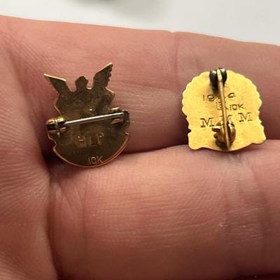 14k Gold Jewelry Lot 22.7 grams & 4 grams of 10k, Earings, Necklace, & Pins