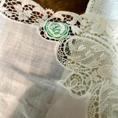Vintage Linen Lot 4 - 3 pieces, square hankerchiefs