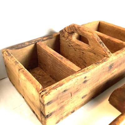370 Antique Primitive Divided Box with Scoop