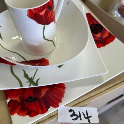 Red Vanilla Summer Sun Dish Lot