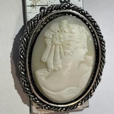Vintage Sterling Silver Bezel Cameo Pin Made in Palestine in Good Preowned Condition.