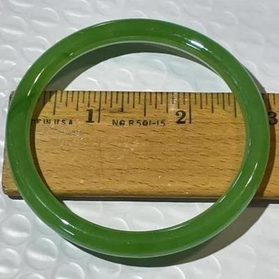 Vintage Asian Jade/Jadeite Standard 7" Bangle Bracelet 1/4" Wide Preowned from an Estate.