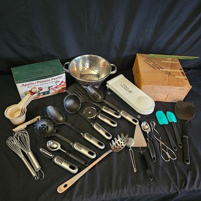 Kitchen Gadgets and Utensils (K-DW)