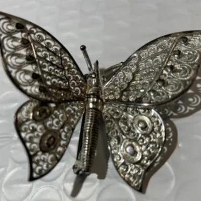 Vintage Alice Caviness Sterling Silver Filigree Butterfly Brooch w/Movable Wings in Good Preowned Condition.