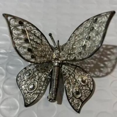 Vintage Alice Caviness Sterling Silver Filigree Butterfly Brooch w/Movable Wings in Good Preowned Condition.